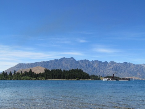 Queenstown-Lake-Wakatipu-Earnslaw-boat-New-Zealand